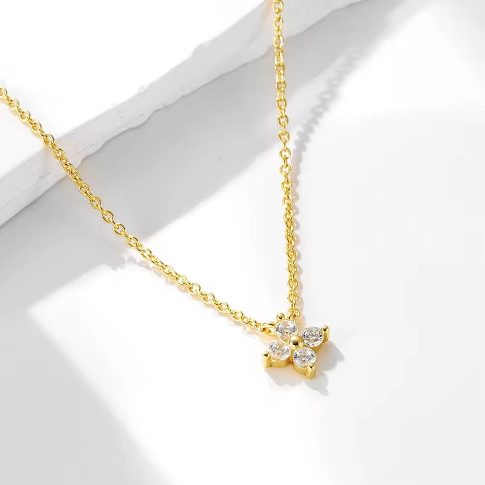 CADENA CORTA TIPO CHOCKER DELICADA CRISTAL TRÉBOL MINIMALISTA