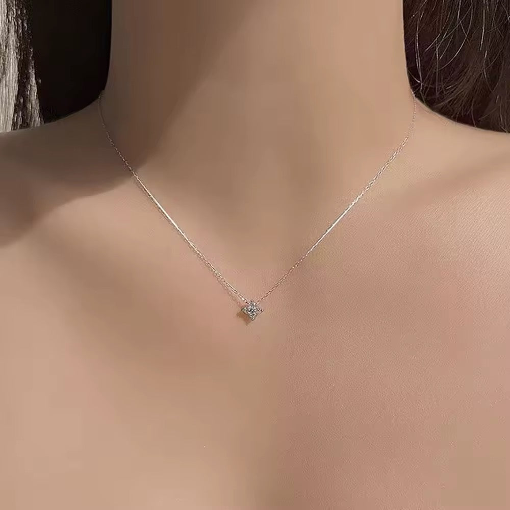 CADENA CORTA TIPO CHOCKER DELICADA CRISTAL TRÉBOL MINIMALISTA