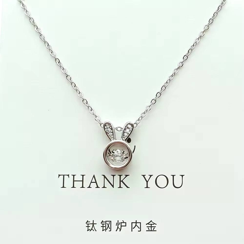 COLLAR KAWAII CONEJITO CRISTALES DE ZIRCONIA MINIMALISTA