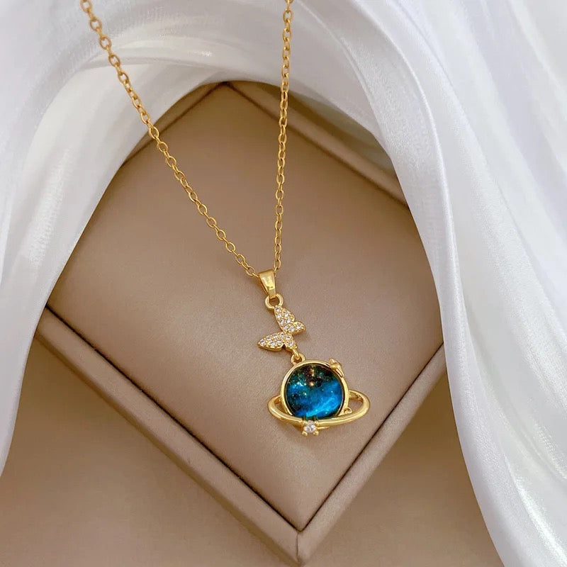 COLLAR SATURNO CIELO ESTRELLADO ELEGANTE CRISTAL DE CIRCONIA
