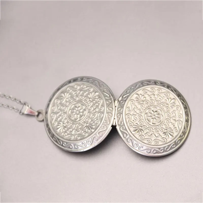 COLLAR CORAZÓN GRANDE CON DISEÑO MARCO DE FOTOS