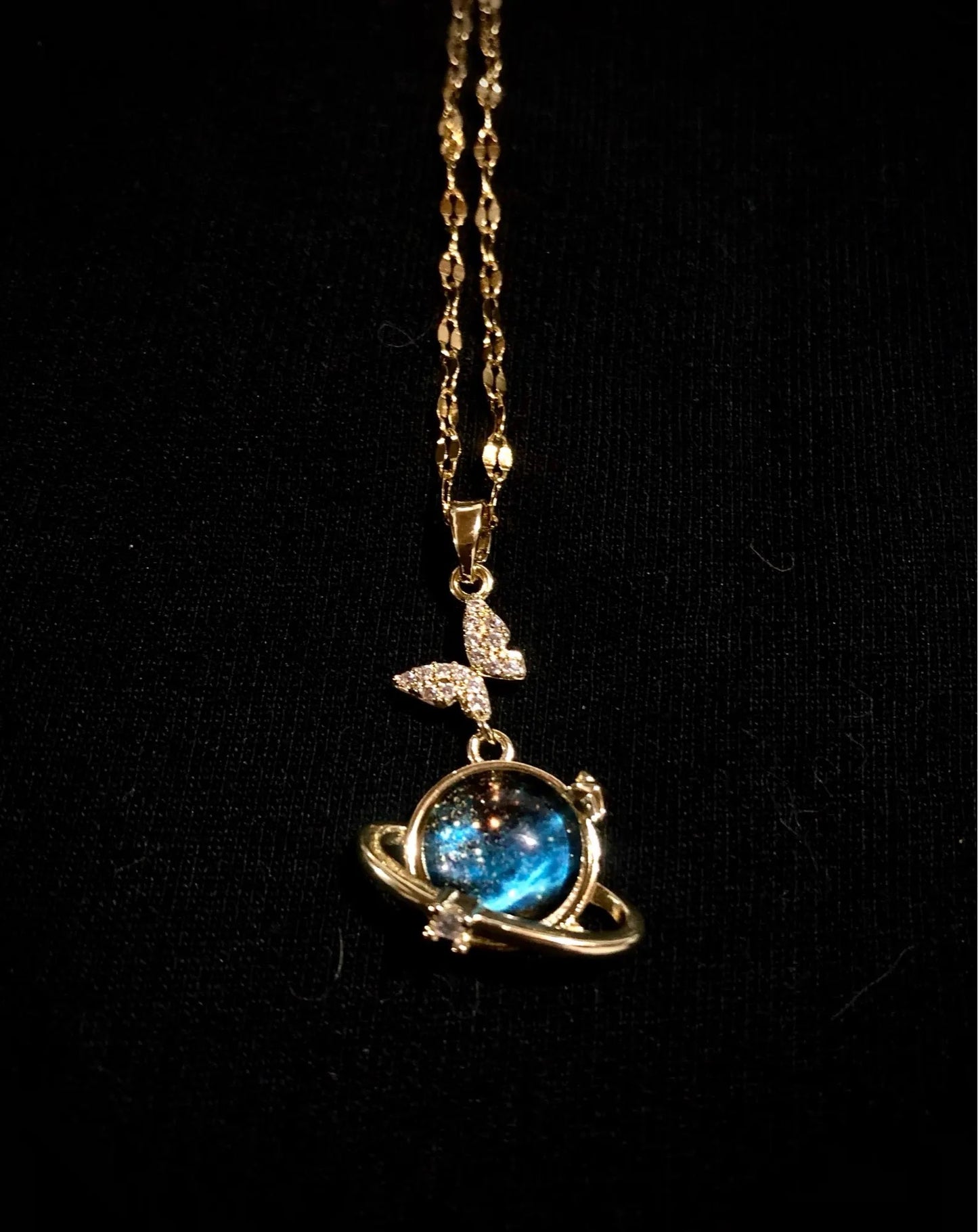 COLLAR SATURNO CIELO ESTRELLADO ELEGANTE CRISTAL DE CIRCONIA