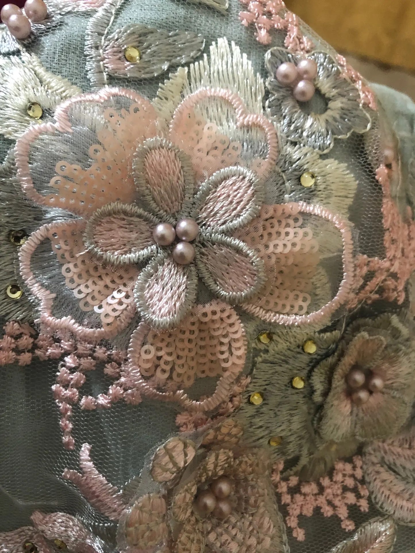 MONO ROMPER CORAL BORDADO DE ROSAS