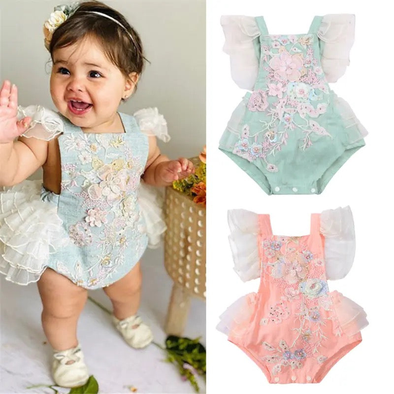 MONO ROMPER CORAL BORDADO DE ROSAS