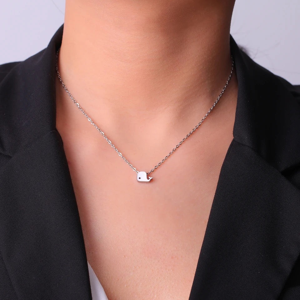 COLLAR DIJE BALLENA MINIMALISTA