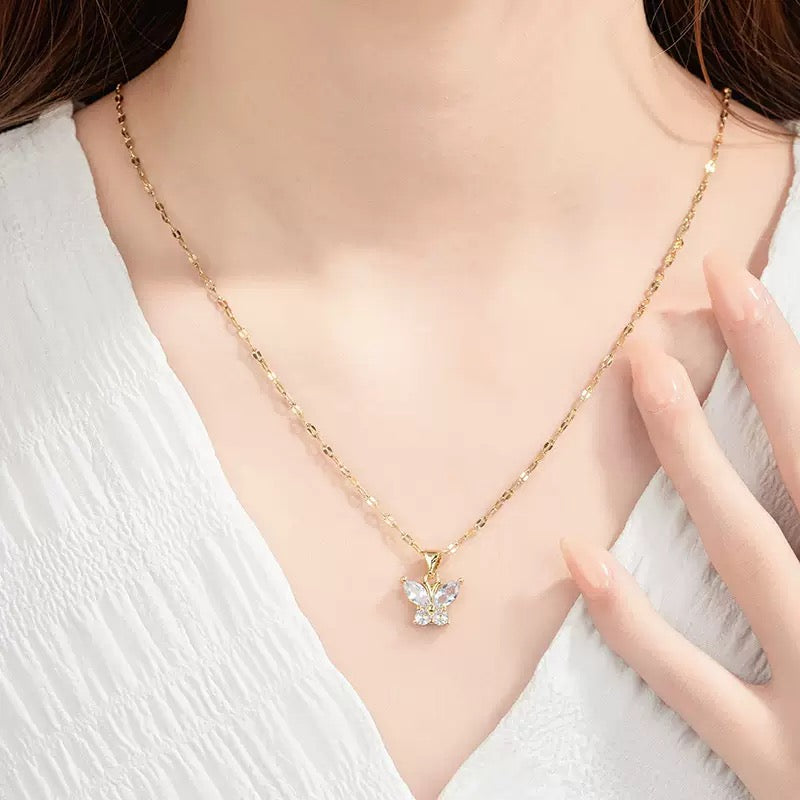 COLLAR MARIPOSA MINIMALISTA CON CRISTALES ELEGANTE CRISTAL DE CIRCONIA