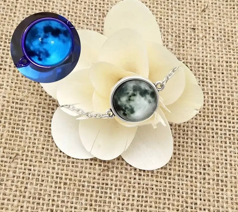BRAZALETE LUNA LLENA MINIMALISTA EN LA OSCURIDAD