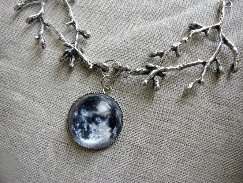 COLLAR ÁRBOL LUNAR BRILLA EN LA OSCURIDAD GRANDES