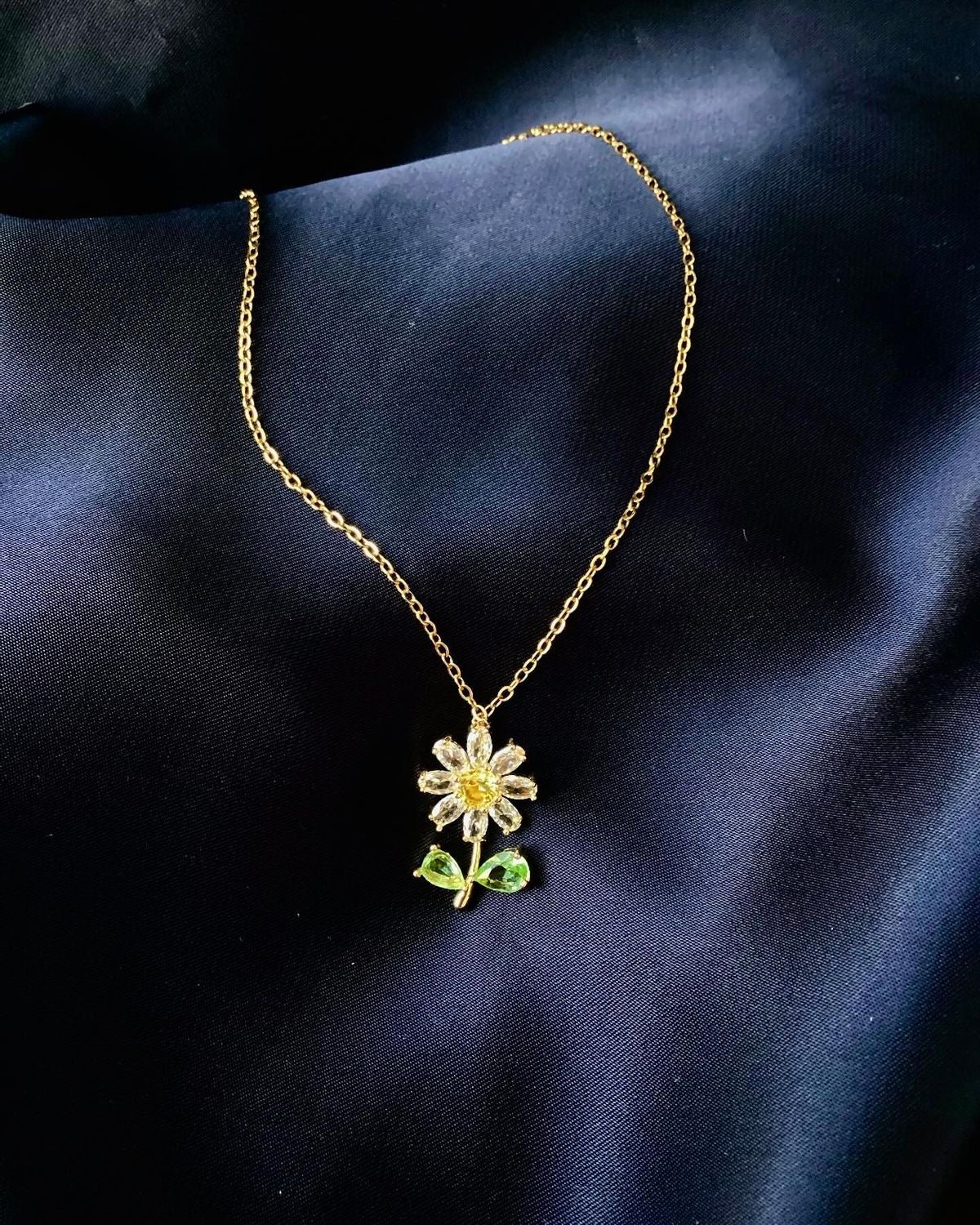 COLLAR FLOR FEMENINA  MINIMALISTA ELEGANTE