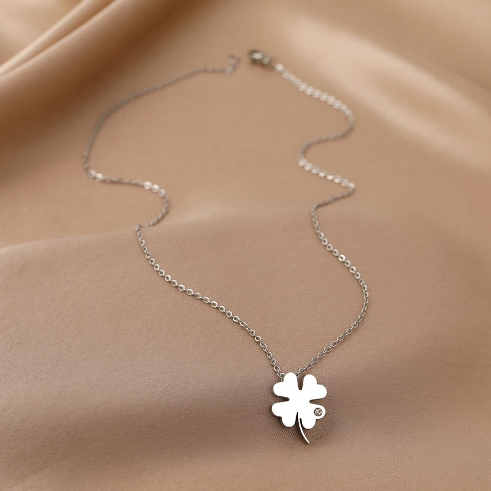 COLLAR DE TRÉBOL & CRISTAL CIRCON MINIMALISTA