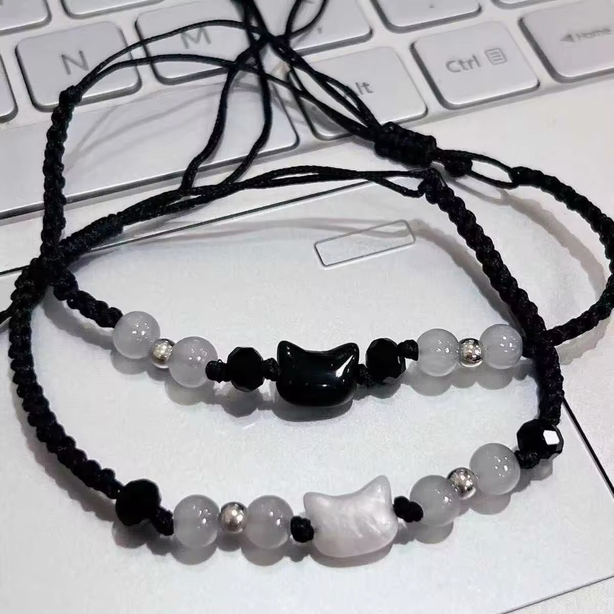 BRAZALETES GATOS MINIMALISTAS PIEDRA OBSIDIANA y CERÁMICA