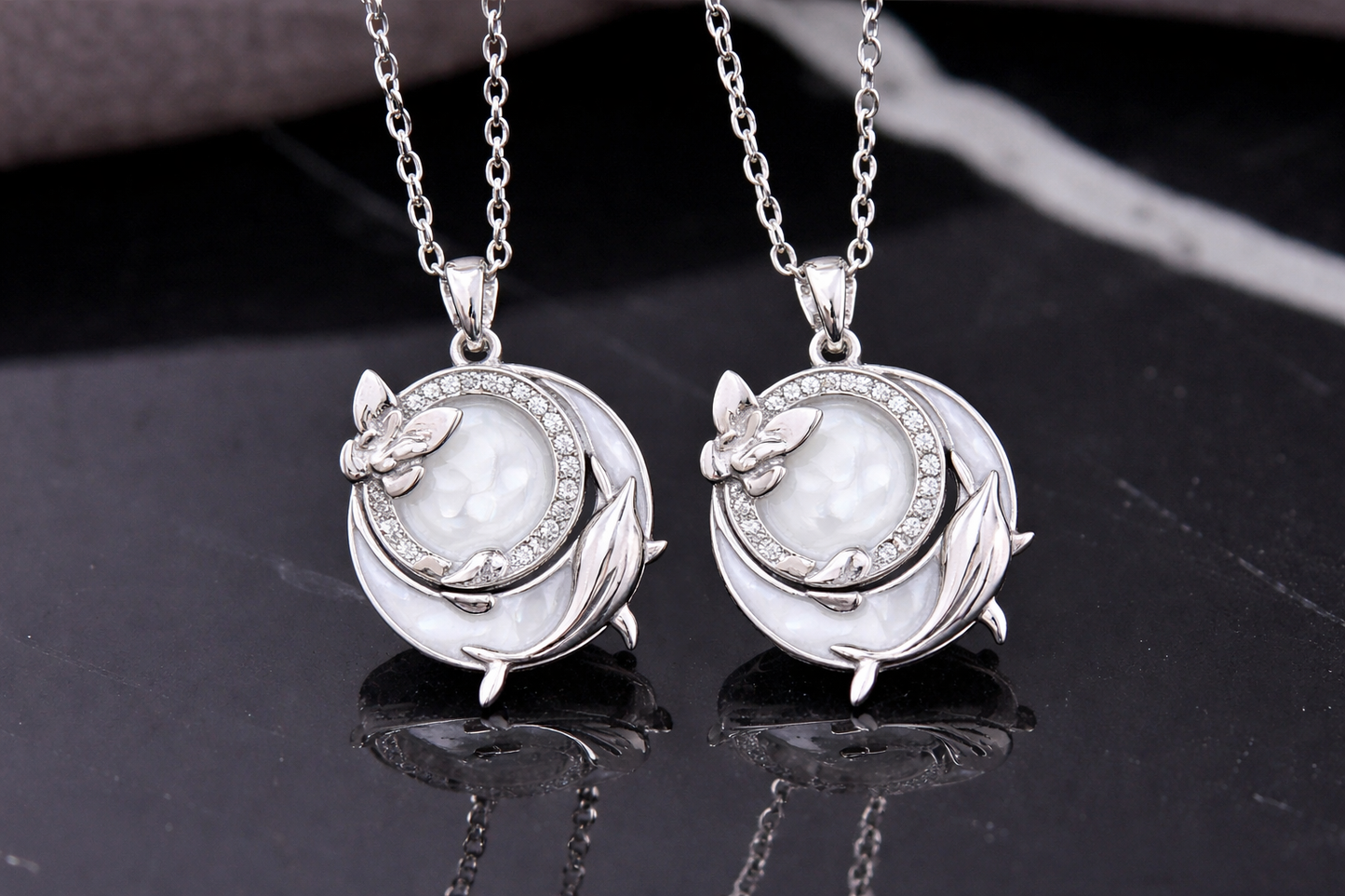 COLLARES PROMESA BALLENA Y MARIPOSA CELESTIAL EFECTO ÓLEO