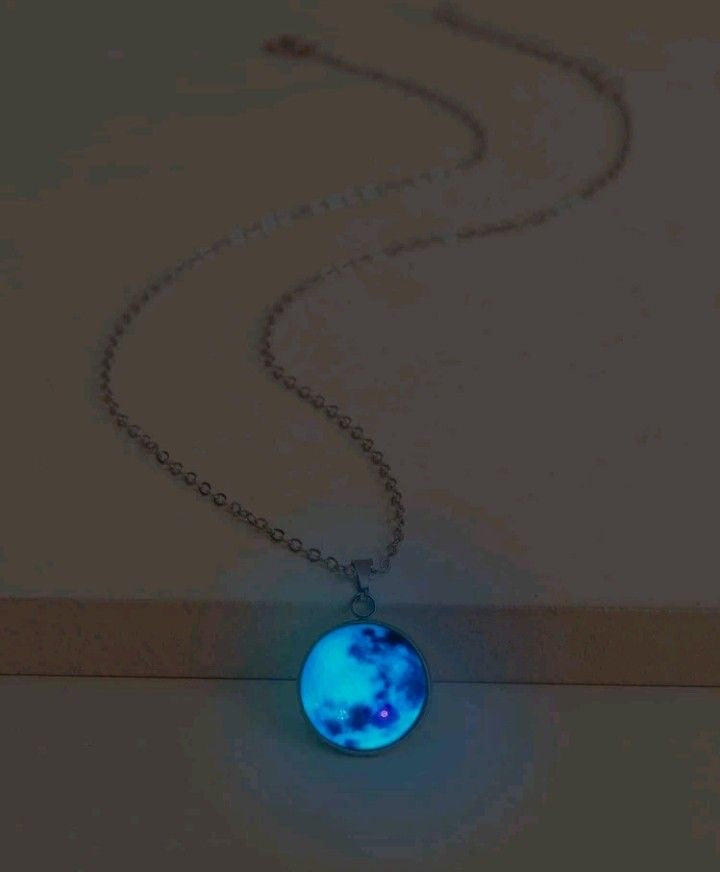 COLLAR LUNA LLENA MINIMALISTA BRILLA EN LA OSCURIDAD