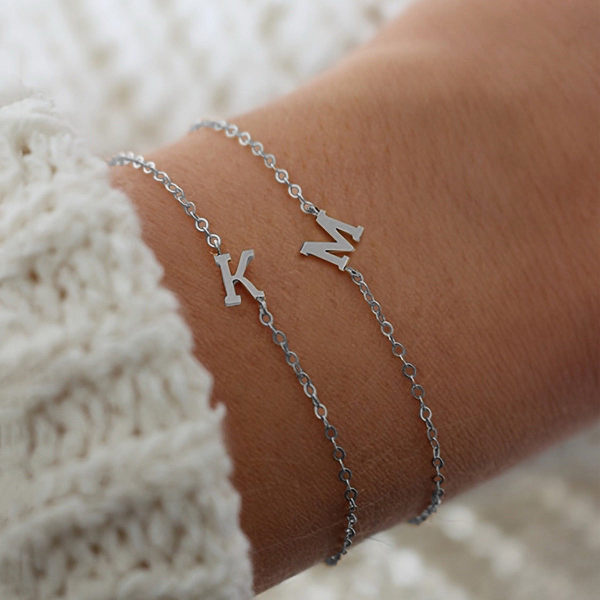 BRAZALETE DE LETRAS INICIALES MINIMALISTA