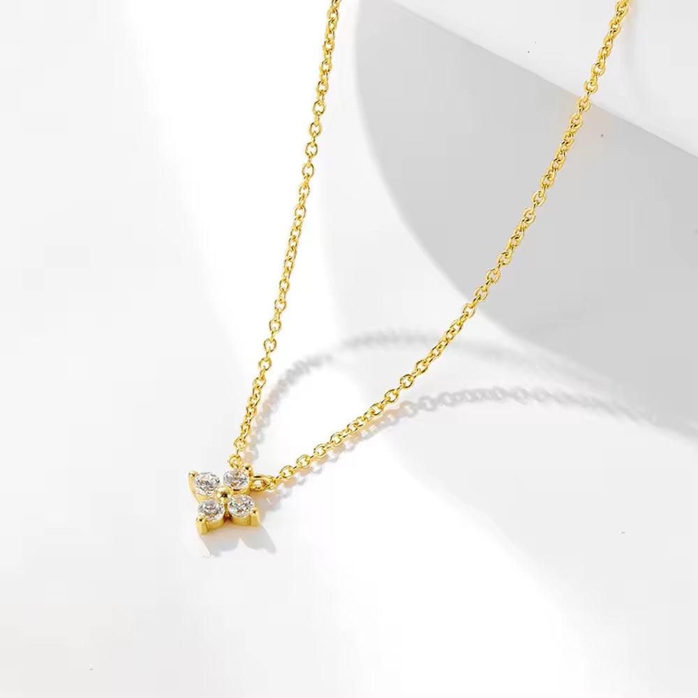 CADENA CORTA TIPO CHOCKER DELICADA CRISTAL TRÉBOL MINIMALISTA