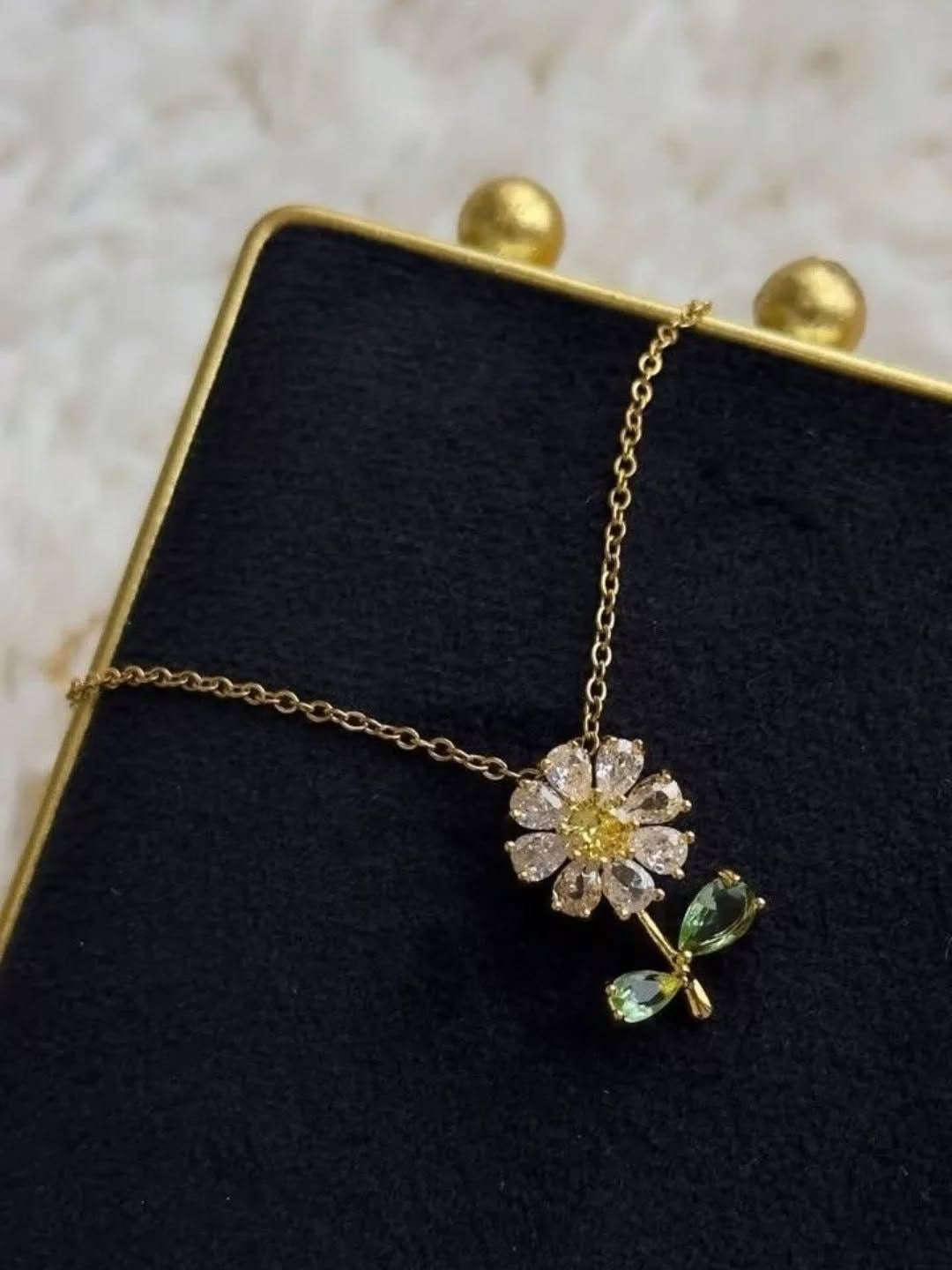 COLLAR FLOR FEMENINA  MINIMALISTA ELEGANTE