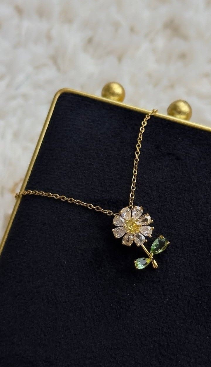 COLLAR FLOR FEMENINA  MINIMALISTA ELEGANTE