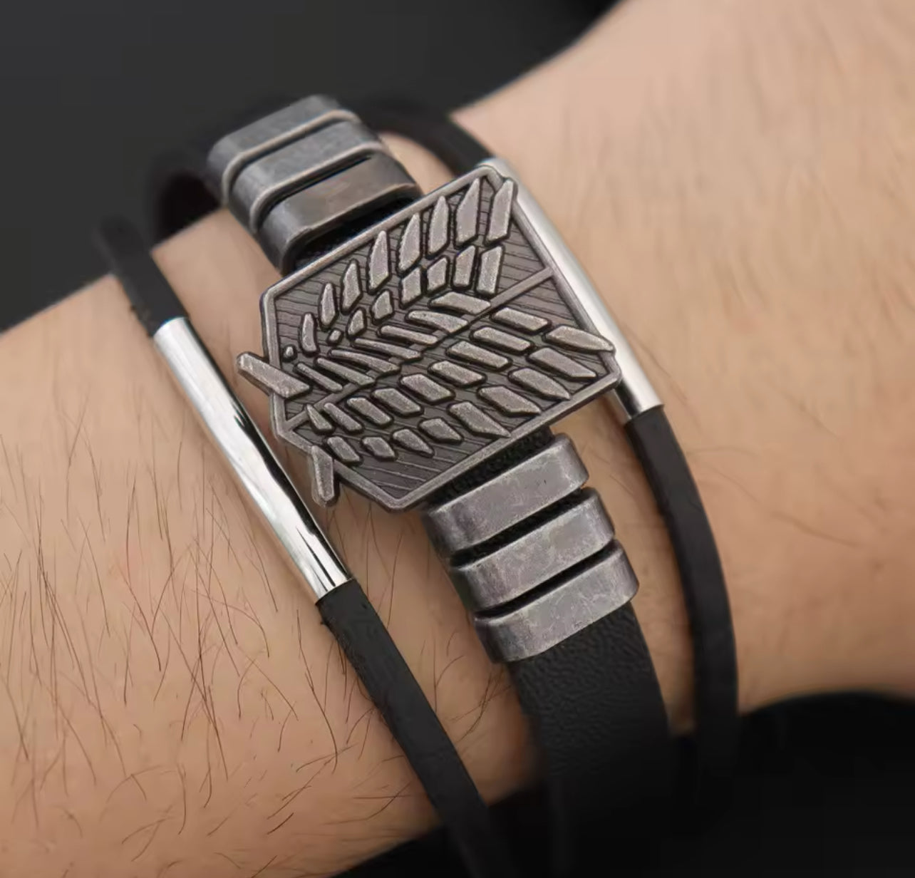 BRAZALETES ANIME ONE PIECE Y ATTACK ON TITAN LEATHER CUERO SINTÉTICO