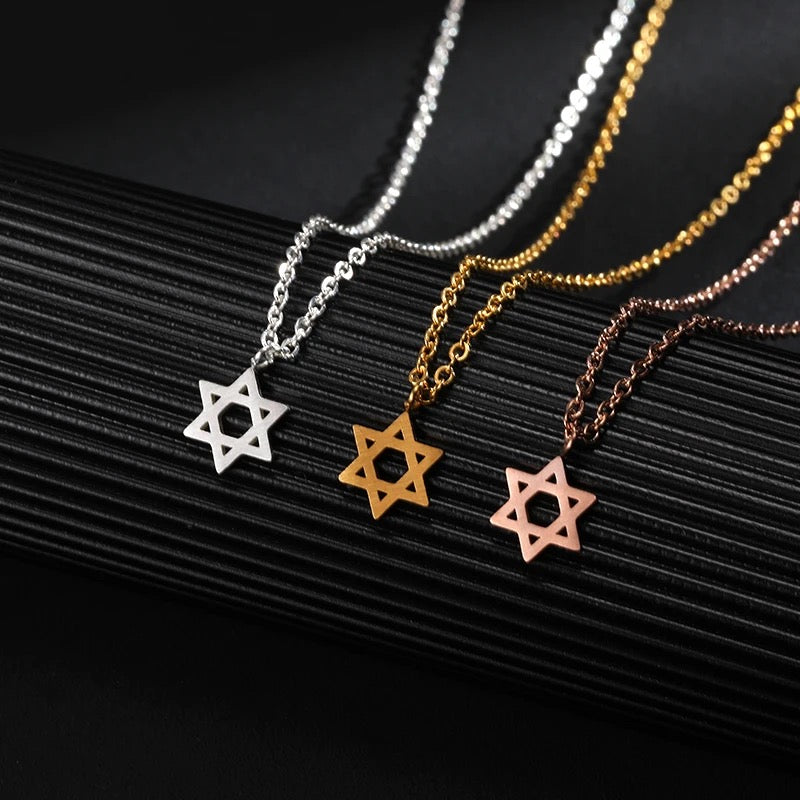 COLLAR ESTRELLA DE DAVID PEQUEÑA MINIMALISTA