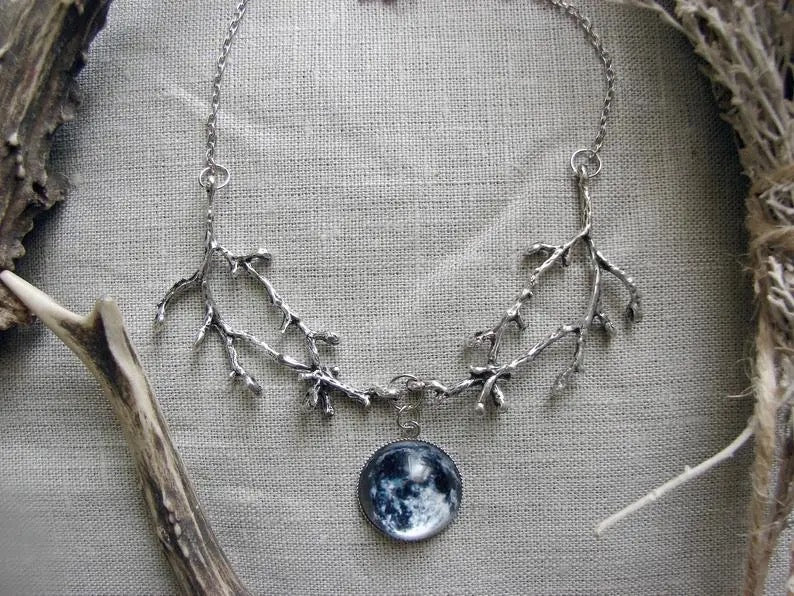 COLLAR ÁRBOL LUNAR BRILLA EN LA OSCURIDAD GRANDES