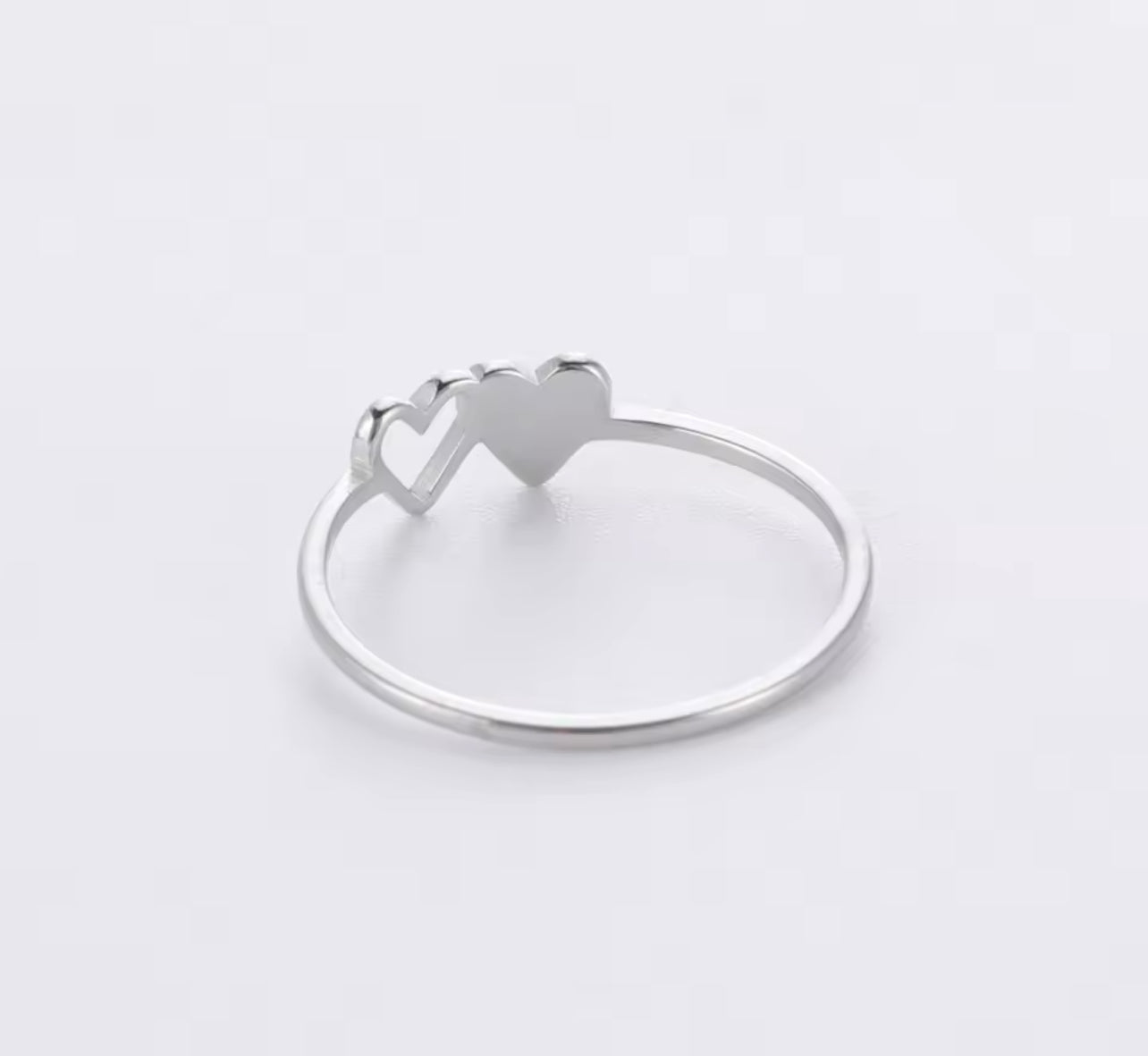 ANILLO CORAZONES MINIMALISTAS PERSONALIZADO INICIAL