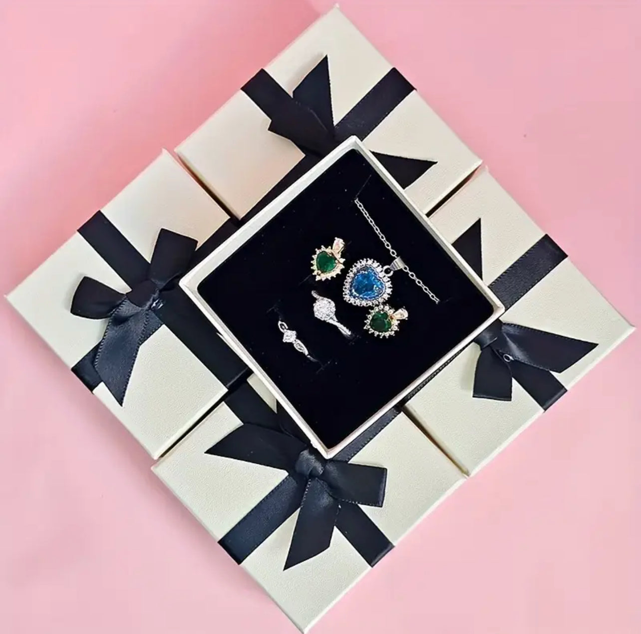 CAJA DE REGALO MEDIANAS CON LASOS