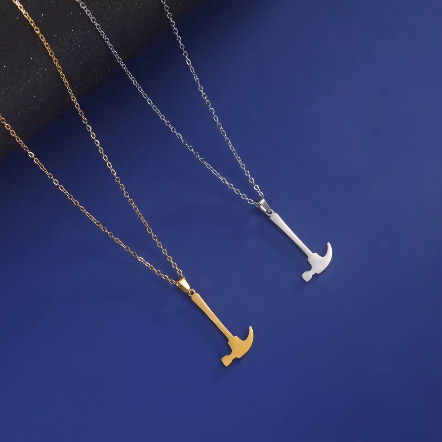 COLLAR MARTILLO MINIMALISTA UNISEX