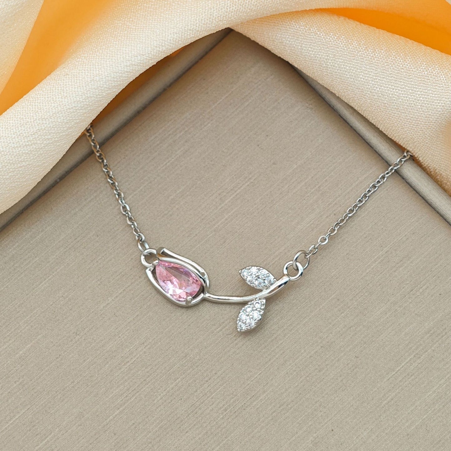 COLLAR TULIPÁN ELEGANTE CRISTAL DE CIRCONIA