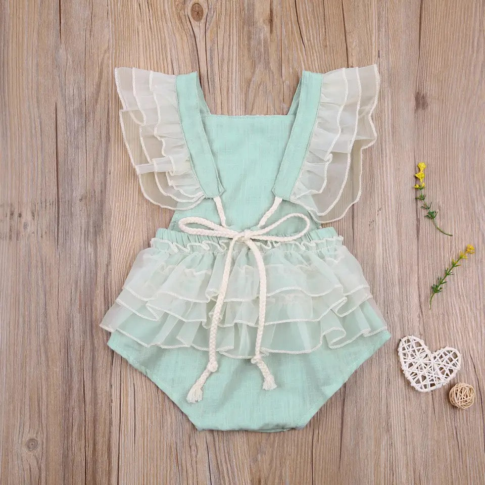 MONO ROMPER CORAL BORDADO DE ROSAS
