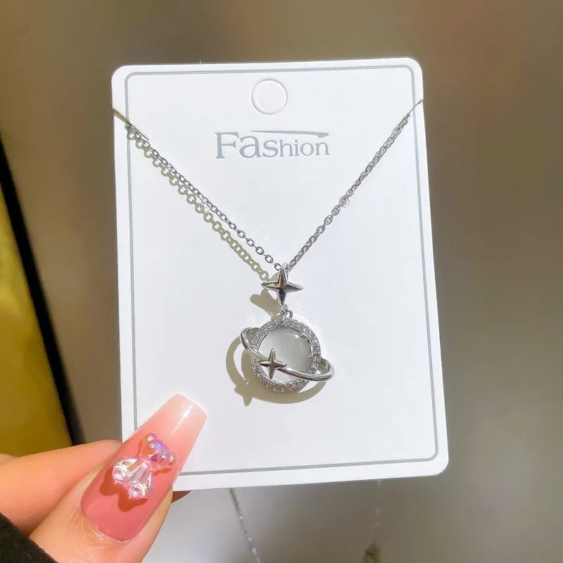COLLAR SATURNO ESTRELLADO ELEGANTE CRISTAL DE CIRCONIA