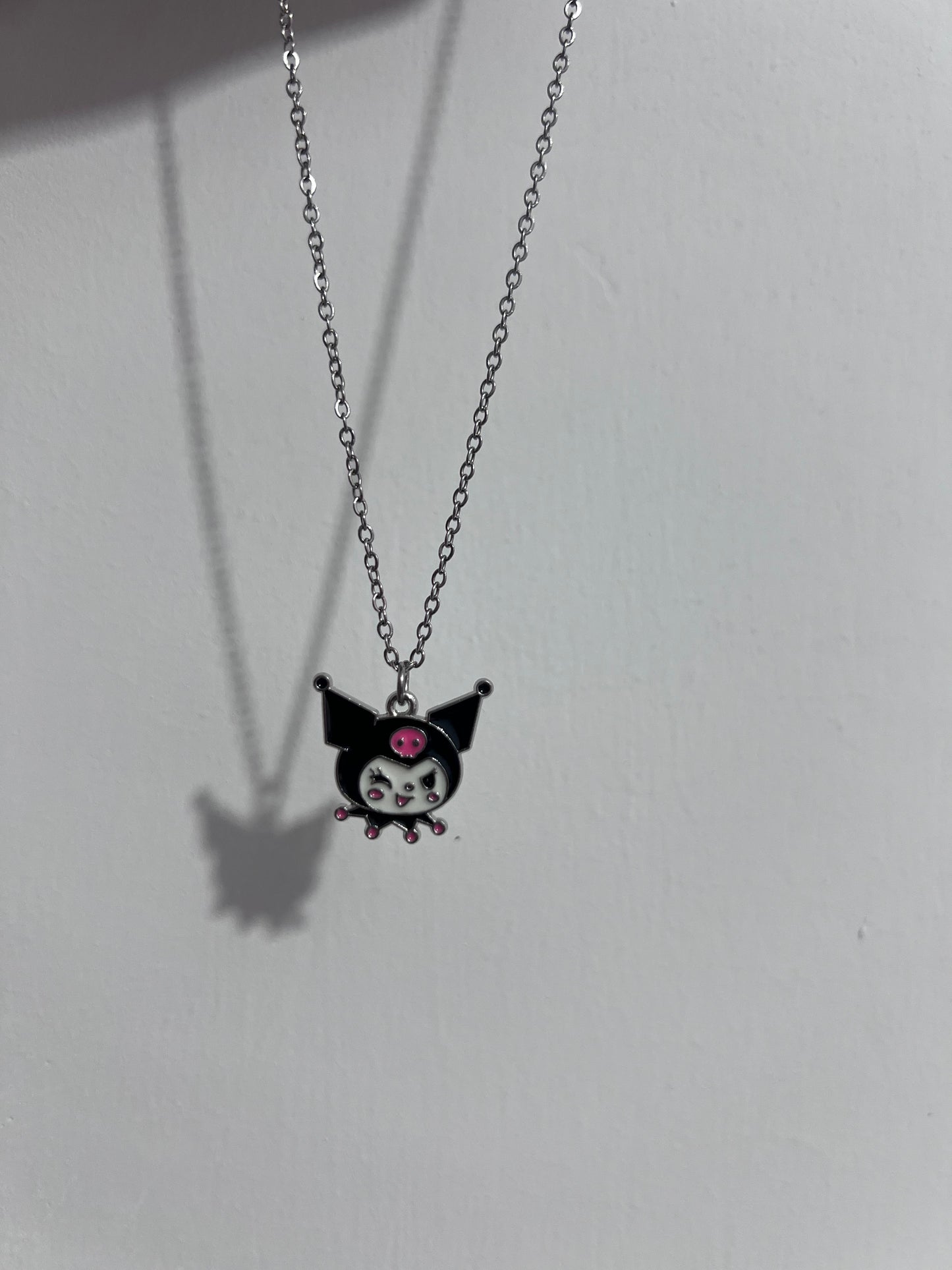 COLLAR KUROMI HELLO KITTY MINIMALISTA