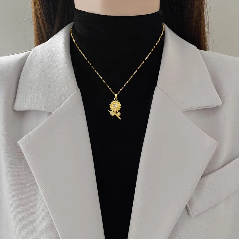 COLLAR FLOR GIRASOL LIGERA MINIMALISTA