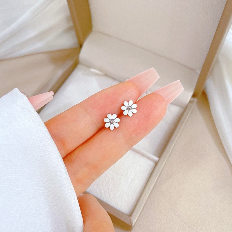 ARETES MARGARITAS MINIMALISTA DELICADO