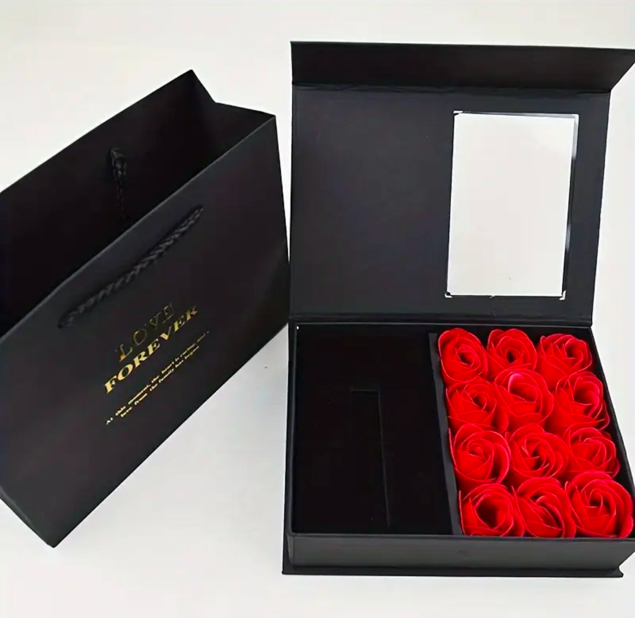 CAJA DE FLORES ETERNAS CON BOLSA DE REGALO