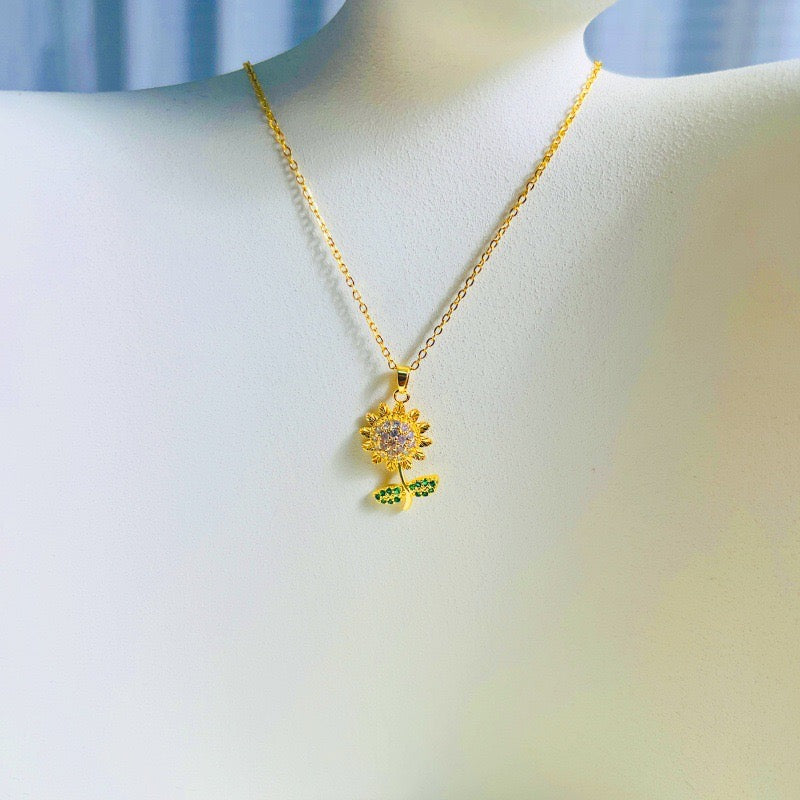 COLLAR FLOR GIRASOL CRISTALES INCRUSTADOS MINIMALISTA