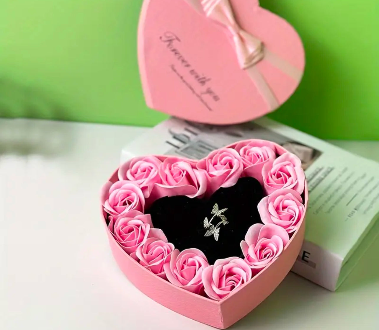 CAJA DE FLORES ETERNAS CON BOLSA DE REGALO
