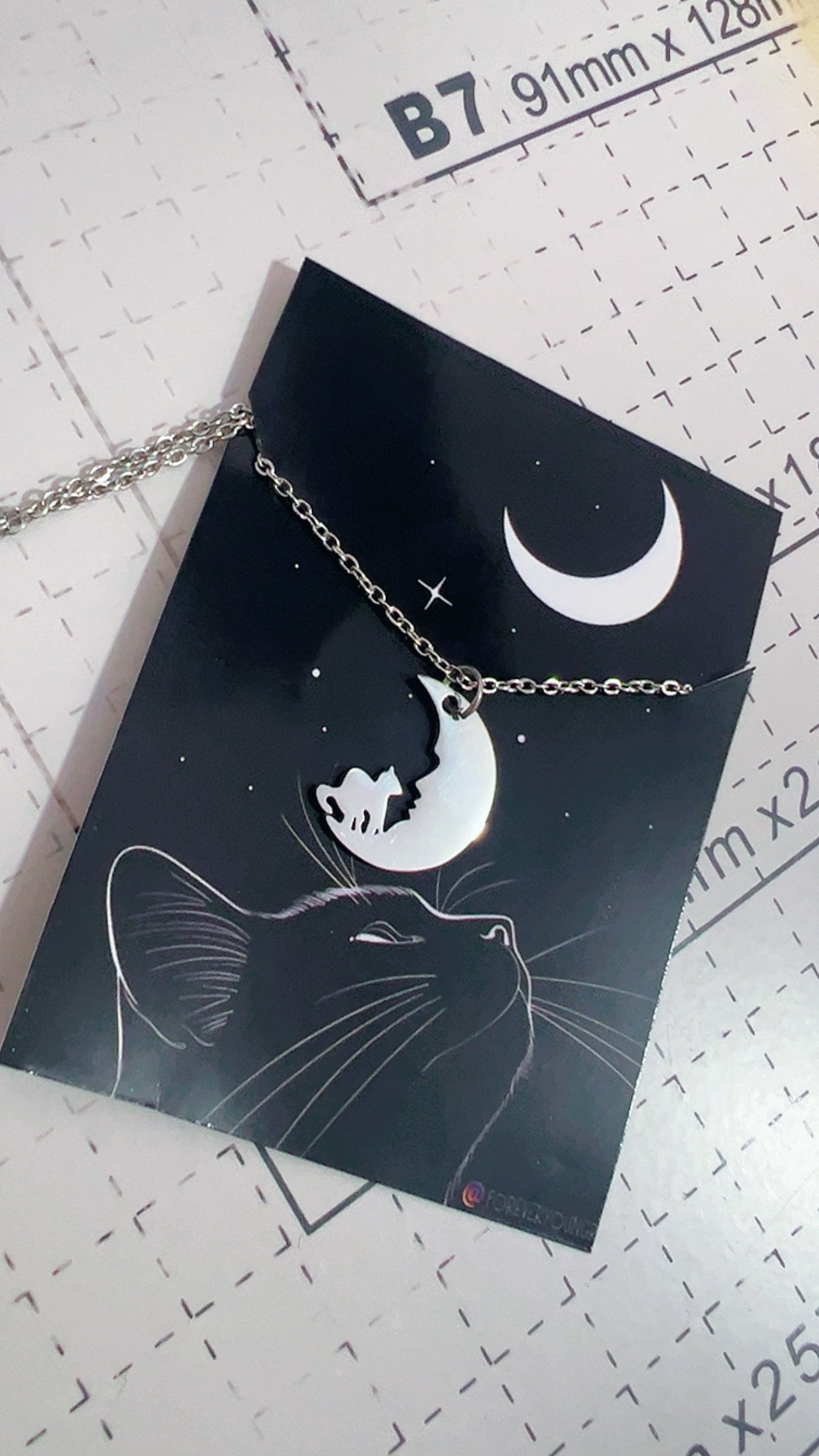 COLLAR LUNA Y GATO MINIMALISTA FINO