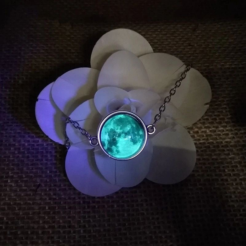 BRAZALETE LUNA LLENA MINIMALISTA EN LA OSCURIDAD