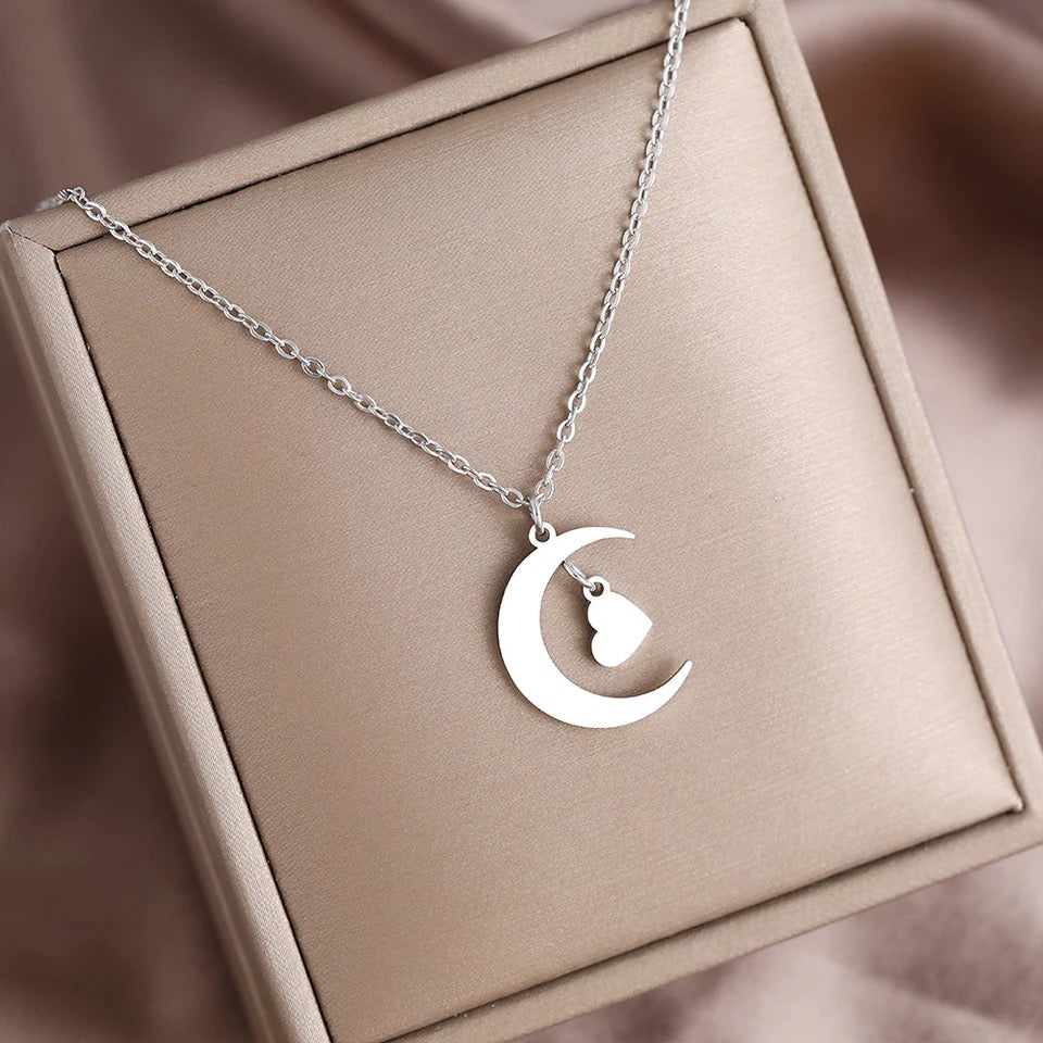 COLLAR LUNA Y CORAZÓN MINIMALISTA DELICADO