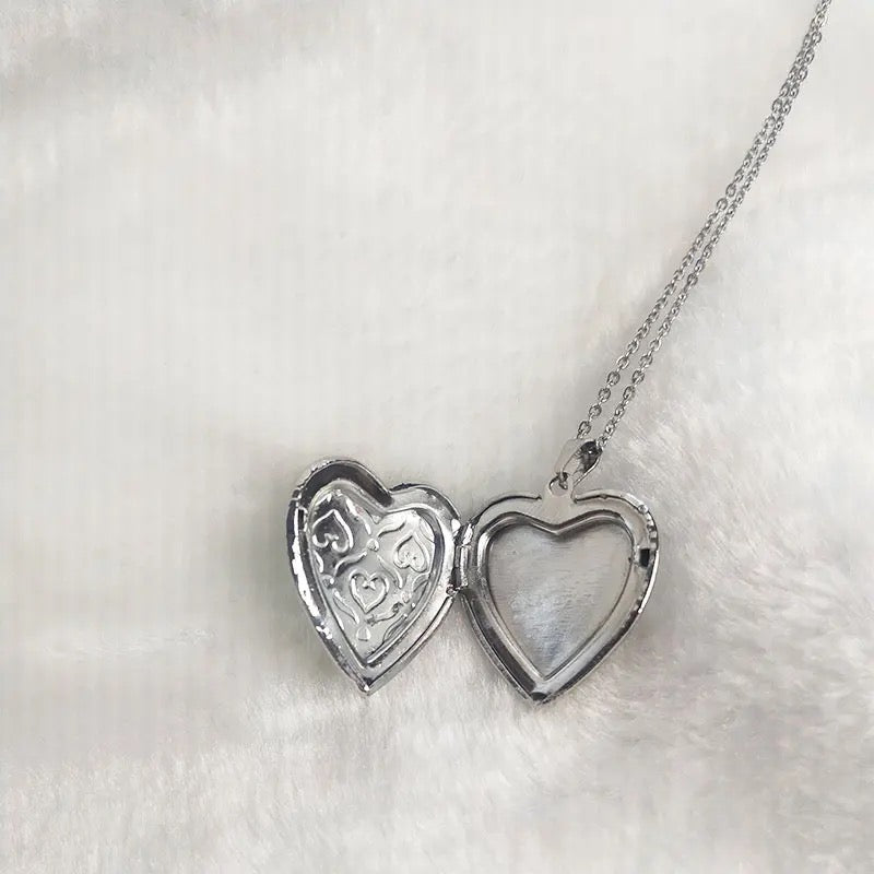 COLLAR CORAZÓN GRANDE  CON DISEÑO MARCO DE FOTOS