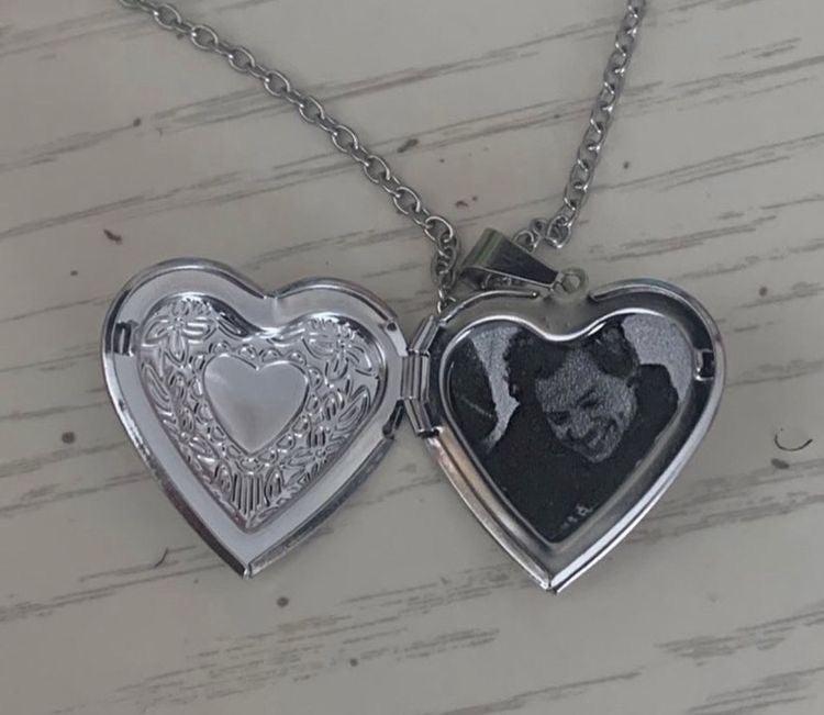 COLLAR CORAZÓN GRANDE CON DISEÑO MARCO DE FOTOS