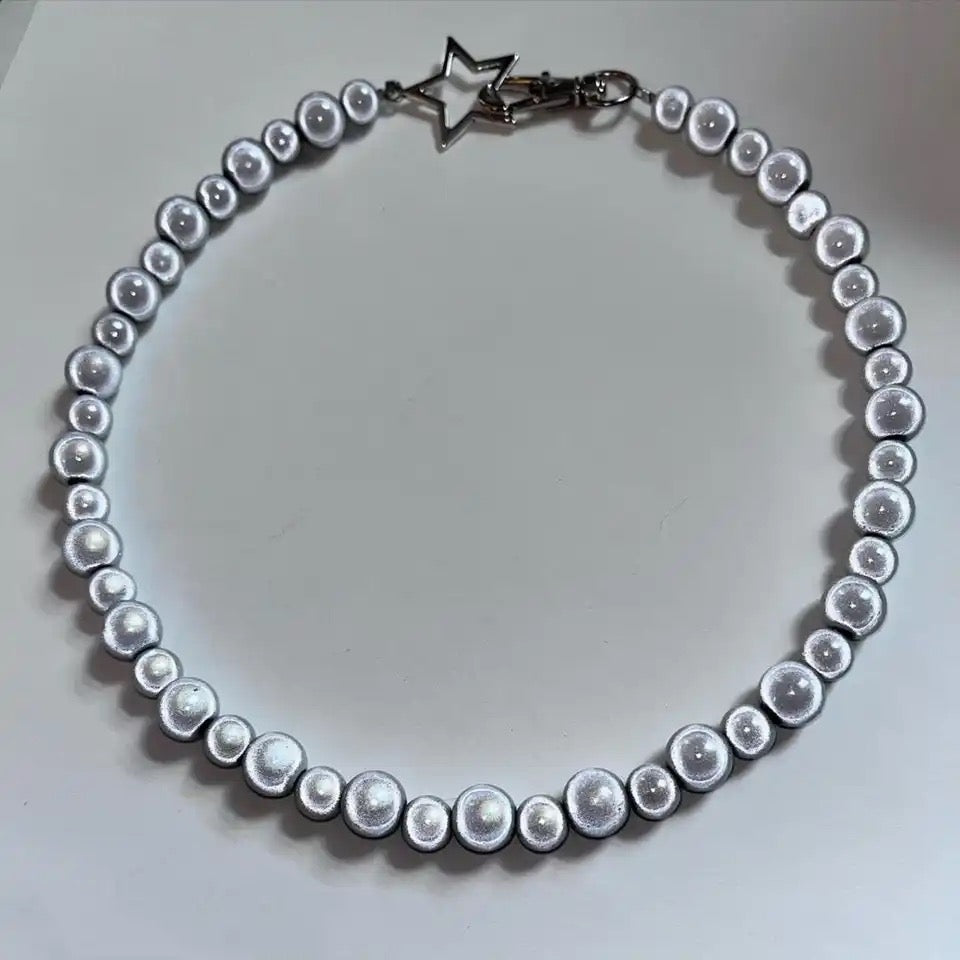 COLLAR DE PERLAS REFLECTANTES