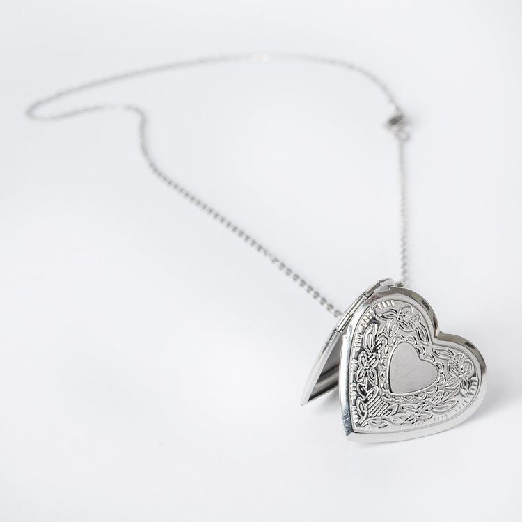 COLLAR CORAZÓN GRANDE CON DISEÑO MARCO DE FOTOS
