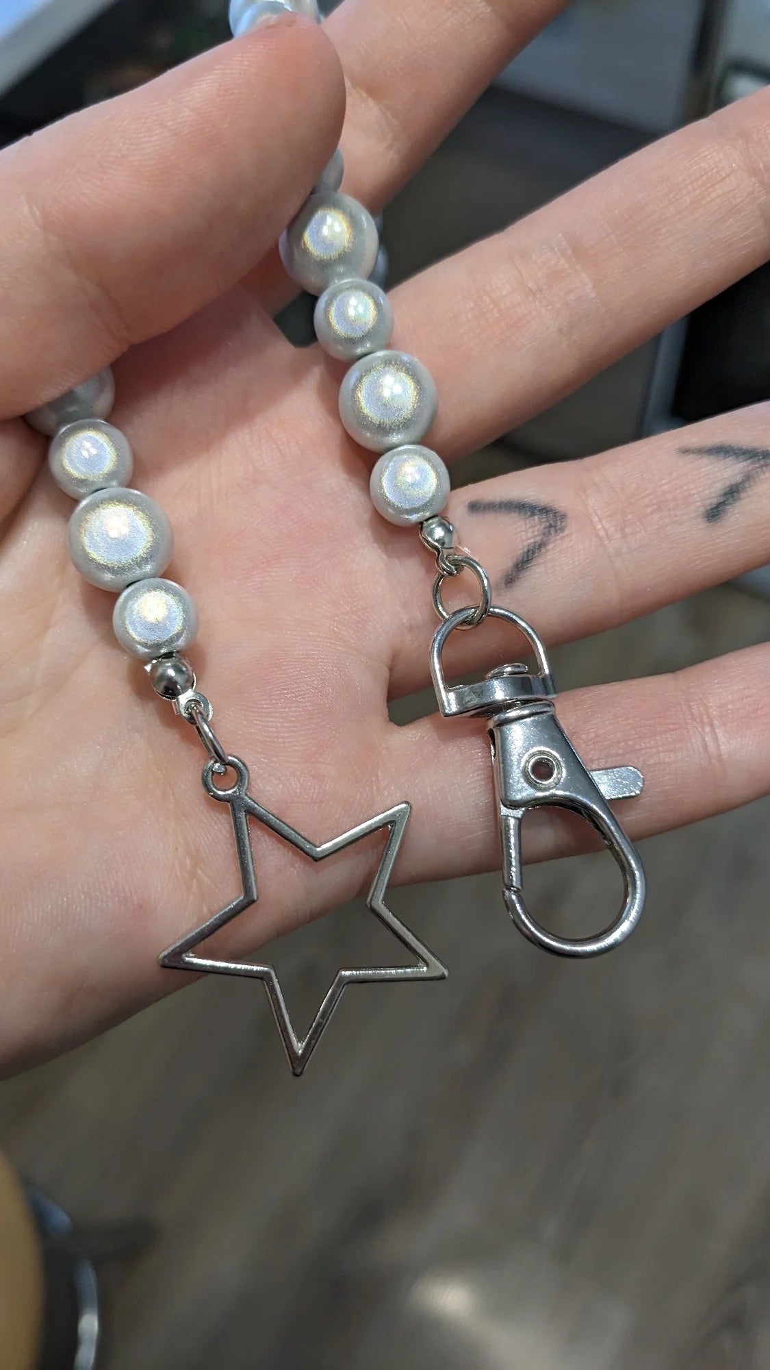 COLLAR DE PERLAS REFLECTANTES
