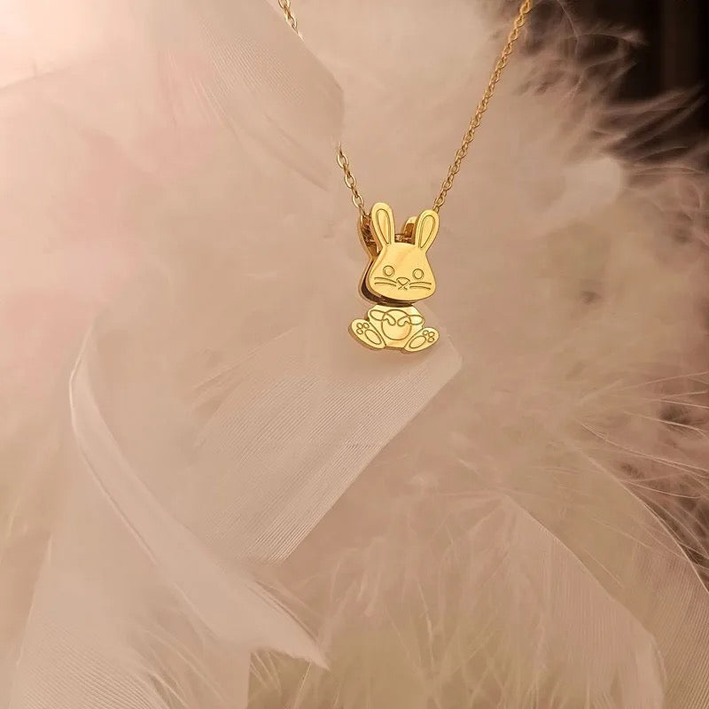 COLLAR CONEJO DE LA SUERTE MÓVIL ELEGANTE MINIMALISTA