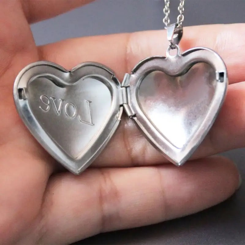 COLLAR CORAZÓN GRANDE CON DISEÑO MARCO DE FOTOS