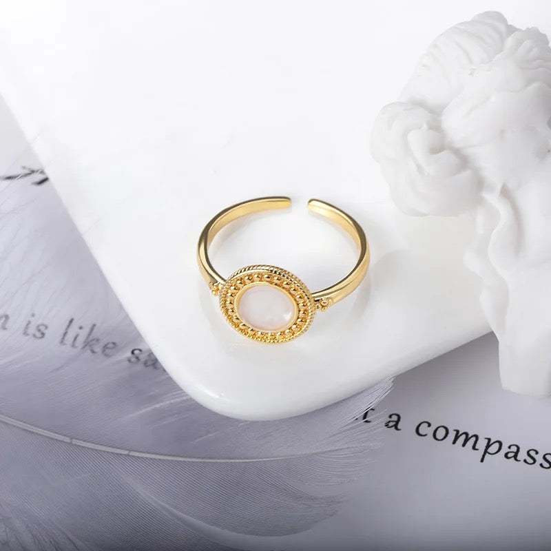 ANILLO REDONDO PIEDRA ÓPALO BLANCO MINIMALISTA  👑