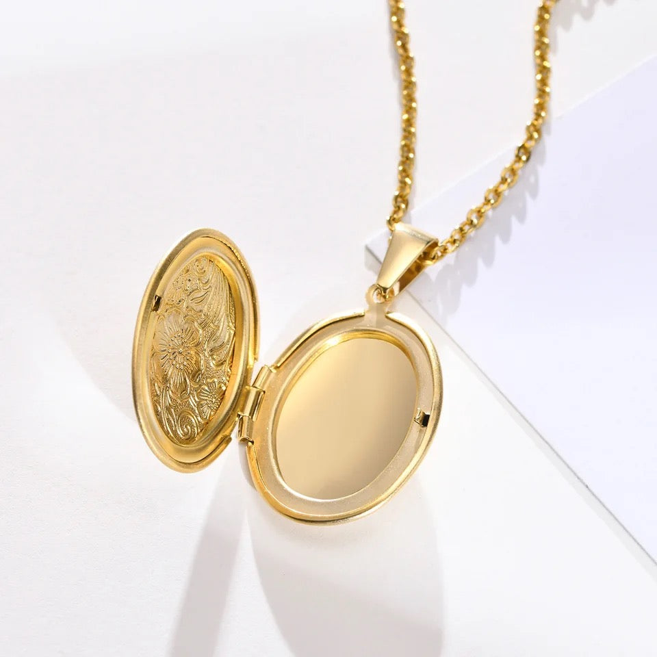 COLLAR CORAZÓN GRANDE CON DISEÑO MARCO DE FOTOS