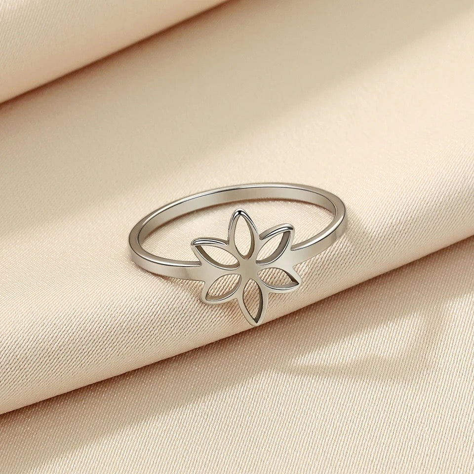 ANILLO FLORAL MINIMALISTA MIDI