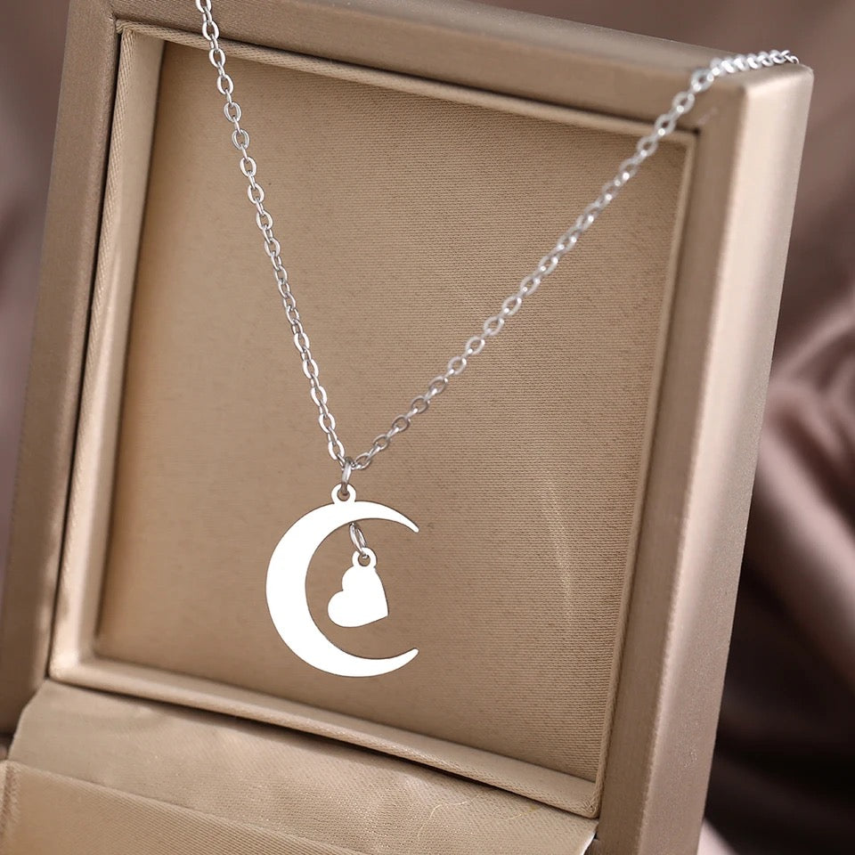 COLLAR LUNA Y CORAZÓN MINIMALISTA DELICADO